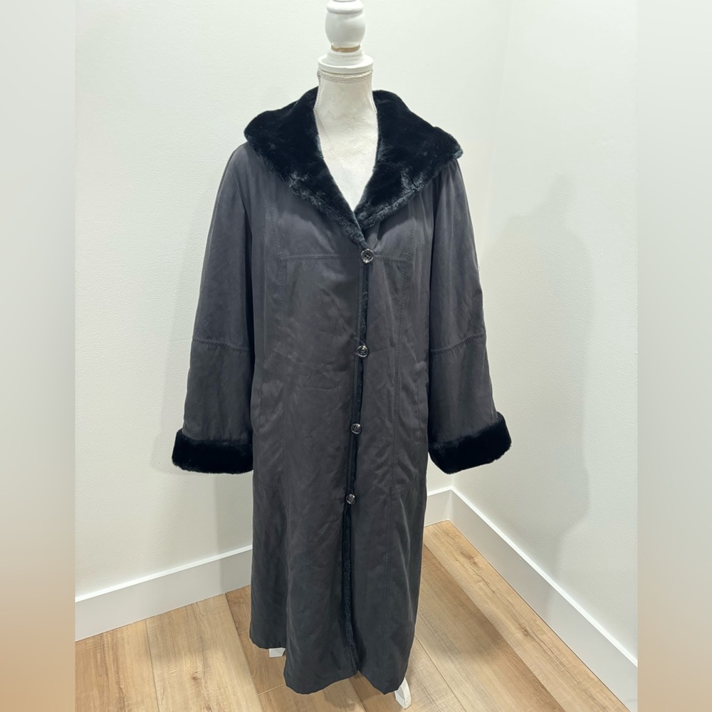 EUC Women’s Utex Design Elegant Black Warm Hooded Trench Coat  Med